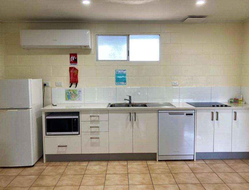 Lake Tinaroo Holiday Park Exterior photo
